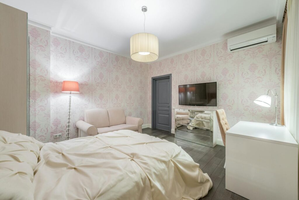 Airbnb iptal politikası seçimi yazısı için aydınlık iç mekan görseli