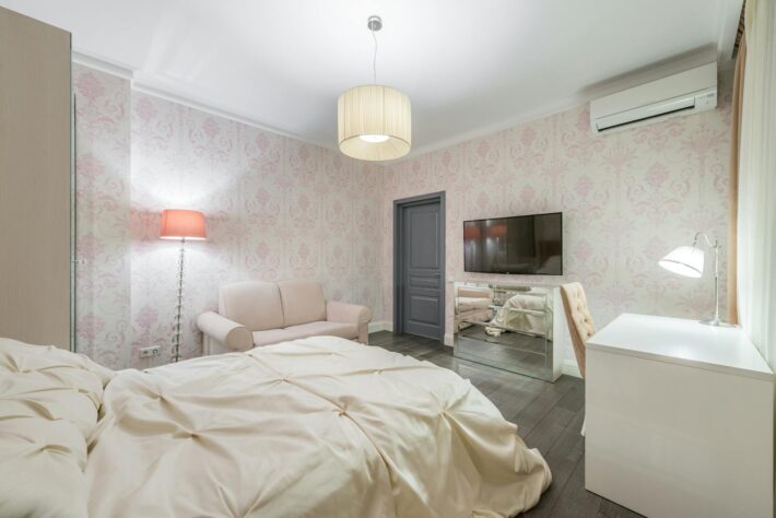 Airbnb iptal politikası seçimi yazısı için aydınlık iç mekan görseli